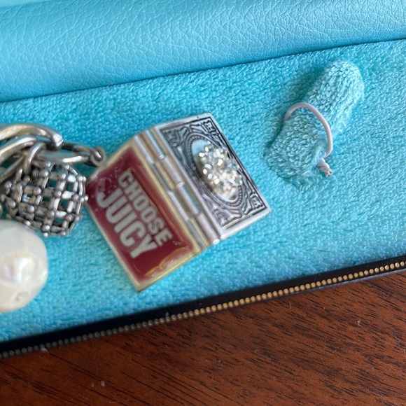 VERY HARD TO FIND - BEAUTIFUL VINTAGE JUICY COUTURE CHARM BRACELET - 13 CHARMS! - Picture 5 of 10